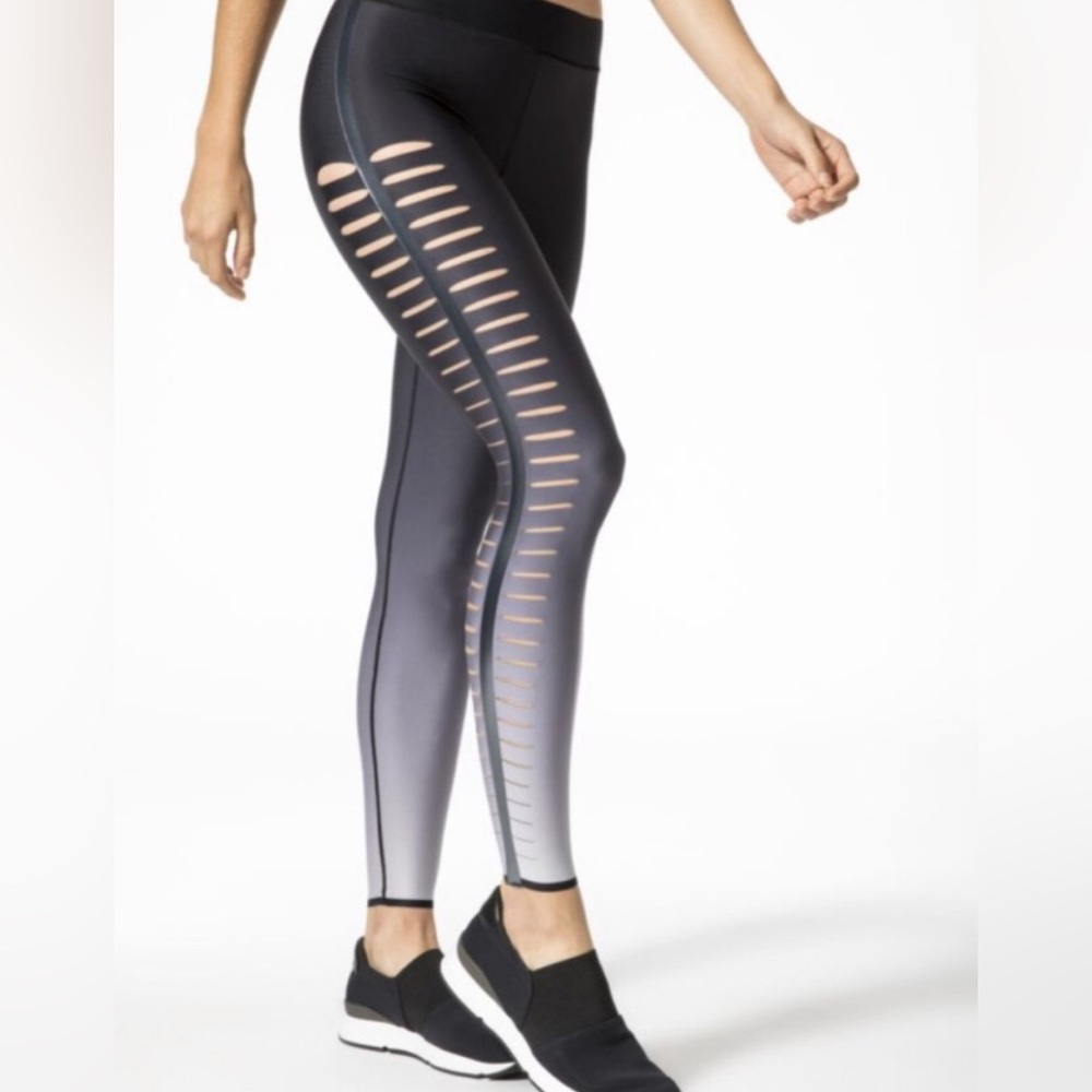 ULTRACOR ULTRA HIGH GRADIENT SLASH LEGGINGS women’s size XS. Excellent condition